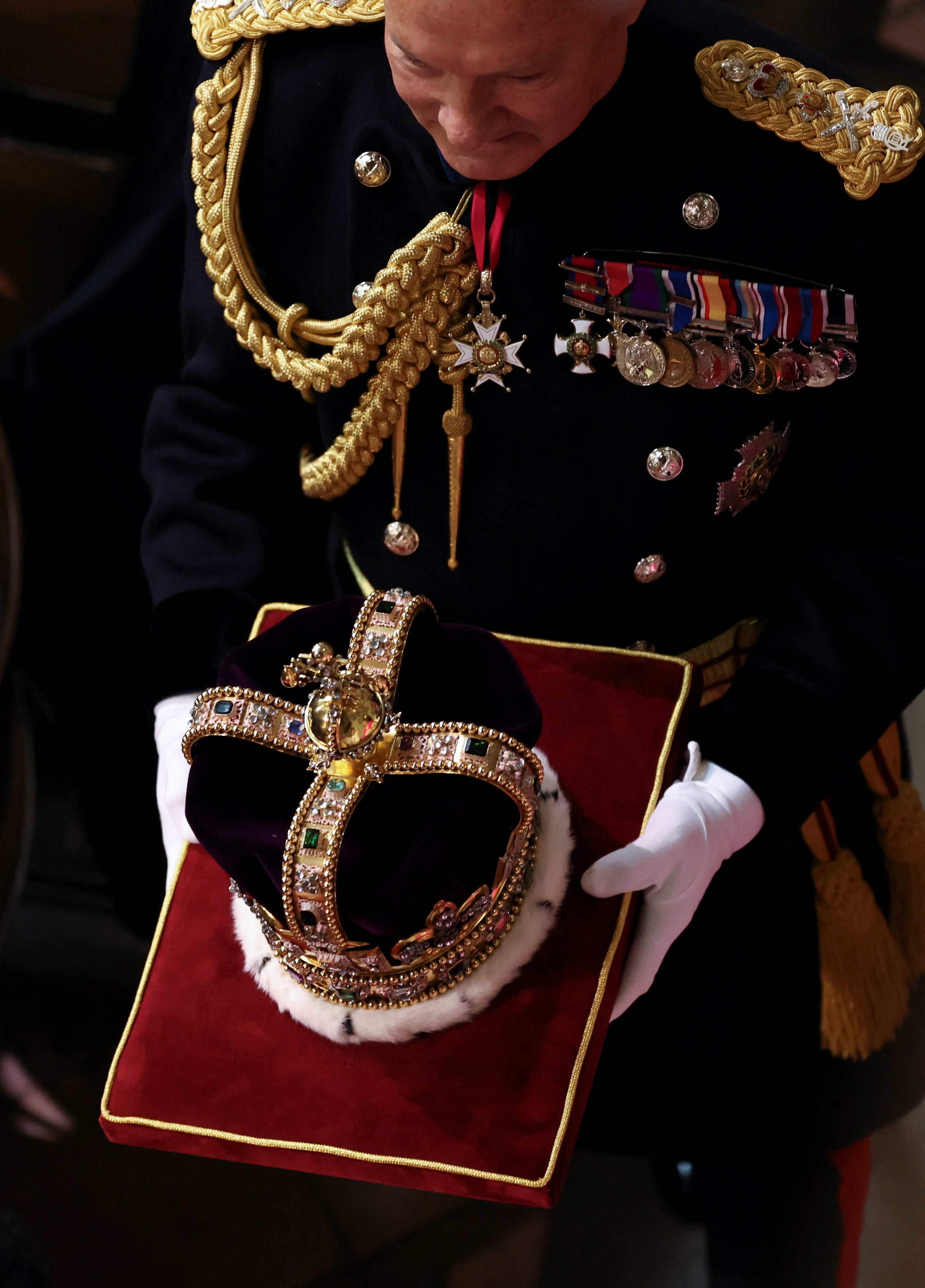 King Charles coronation regalia: What are the robes, Supertunica, sword belt  and gauntlet?