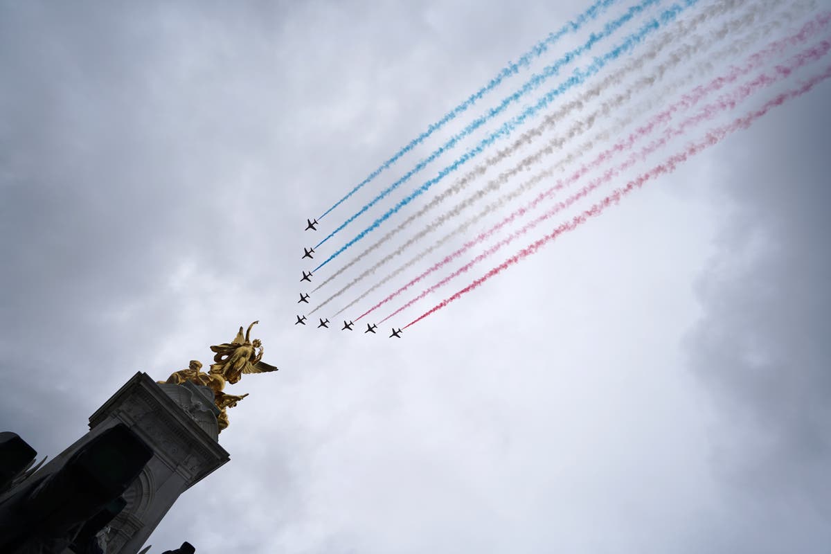 what-time-is-the-red-arrows-coronation-flypast-the-independent