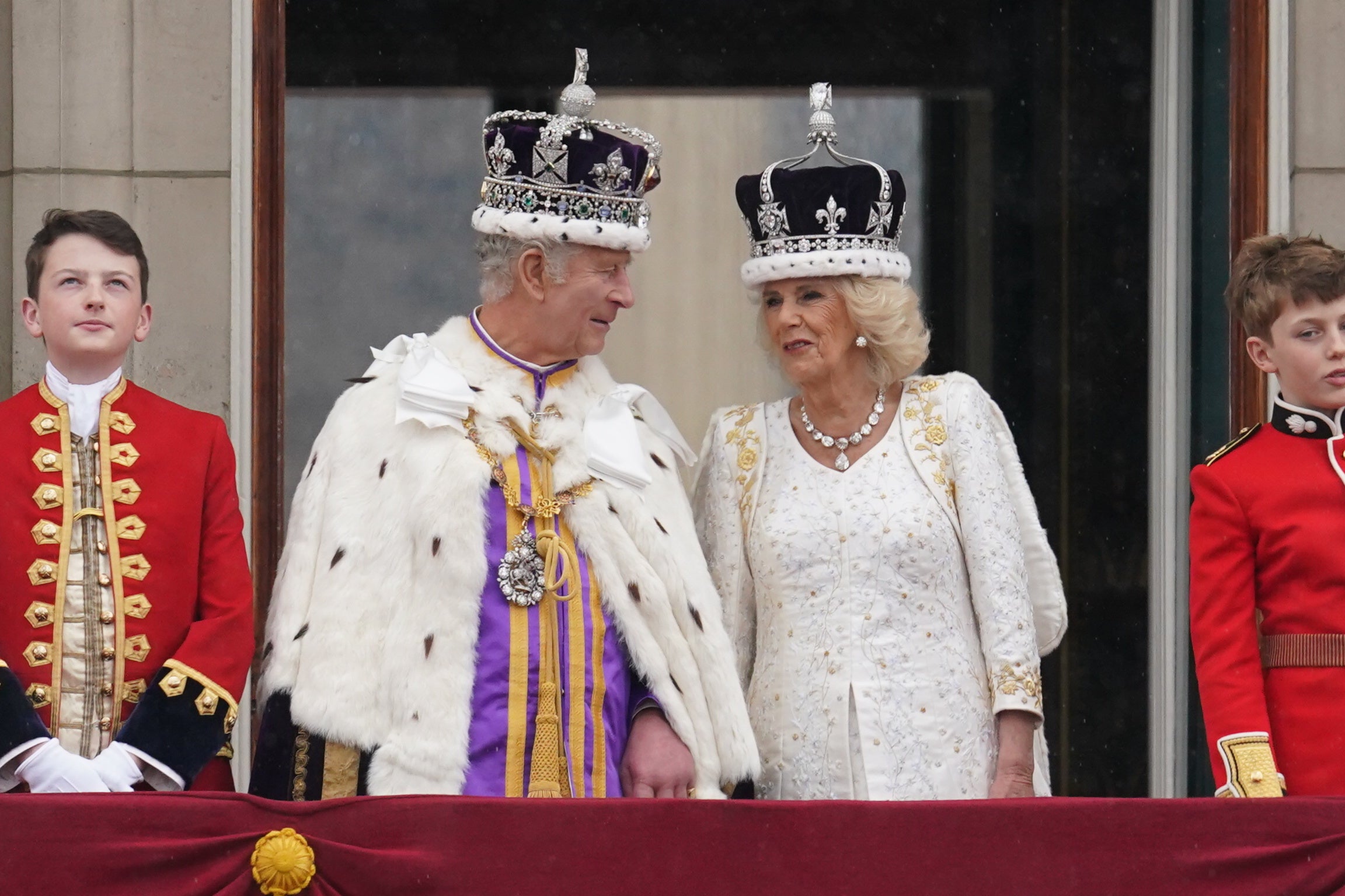 King Charles and Queen Camilla share a few words as they appear to crowds outside Buckingham Palace