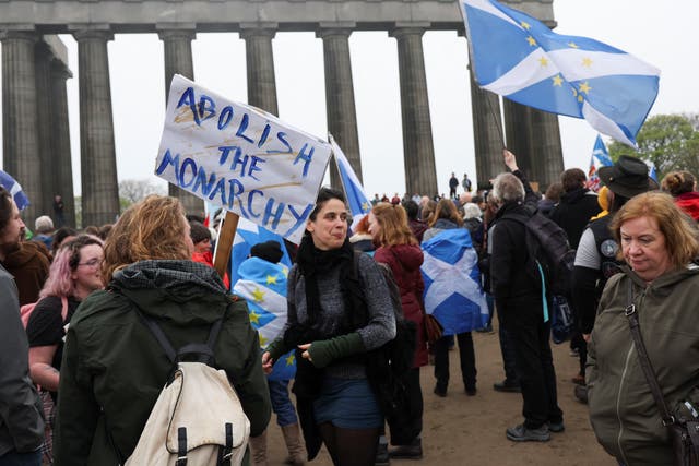 <p>Hundreds attend Edinburgh anti-monarchy protest on day of coronation</p>