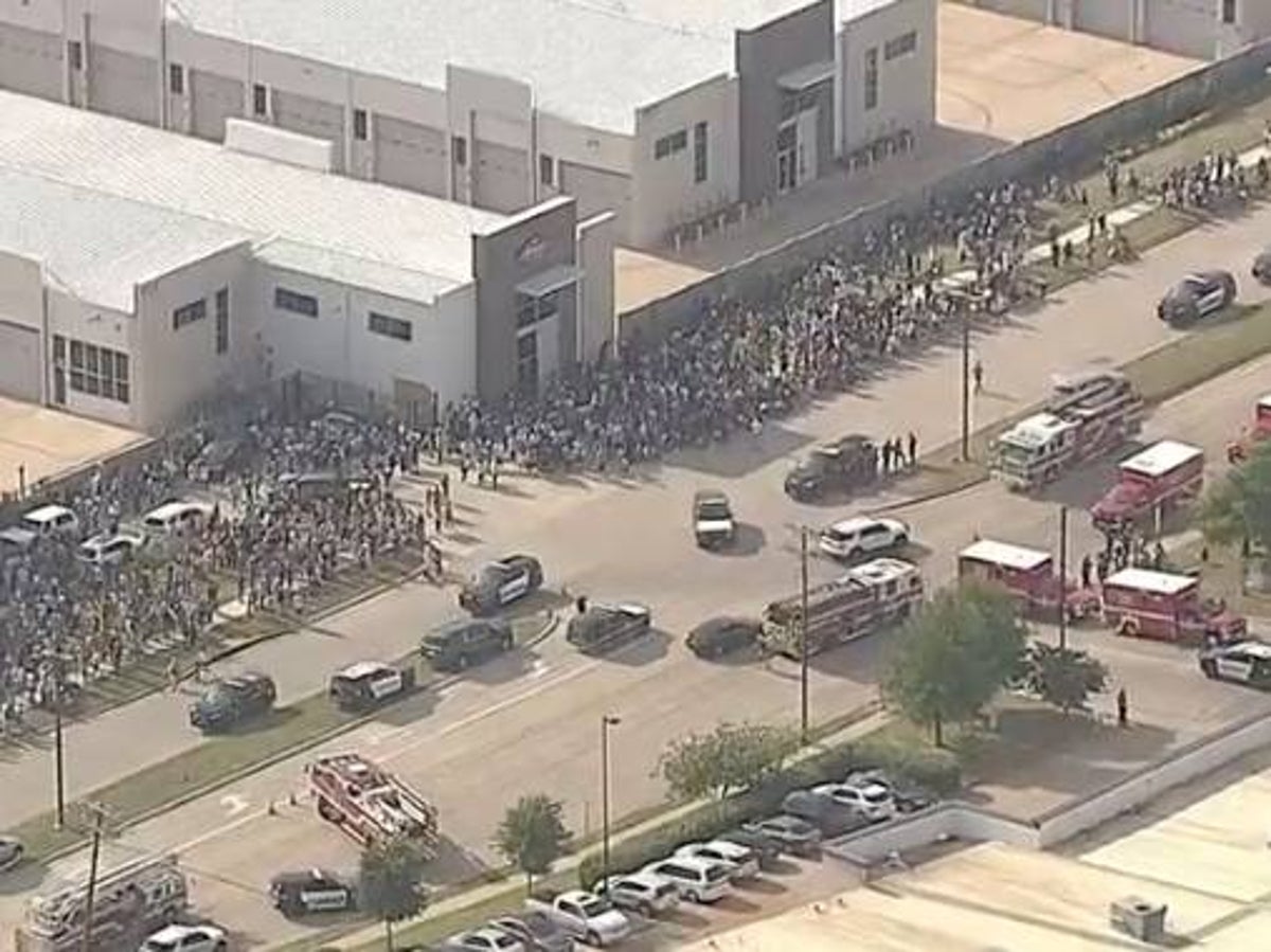 Dallas mall shooting: Eight dead as witnesses describe thinking gunshots were ‘construction work’