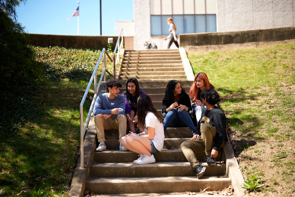 To improve kids' mental health, some schools start later