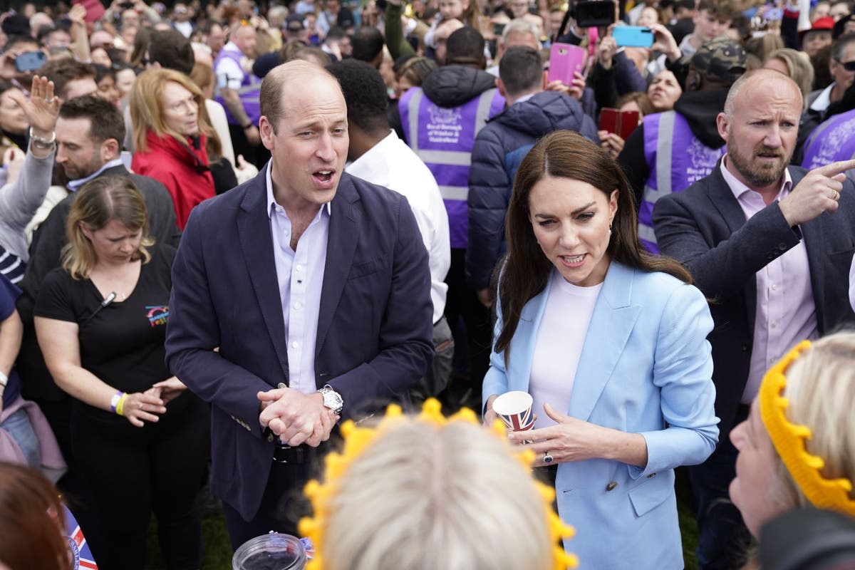 William and Kate sip cocktails with well-wishers ahead of coronation concert