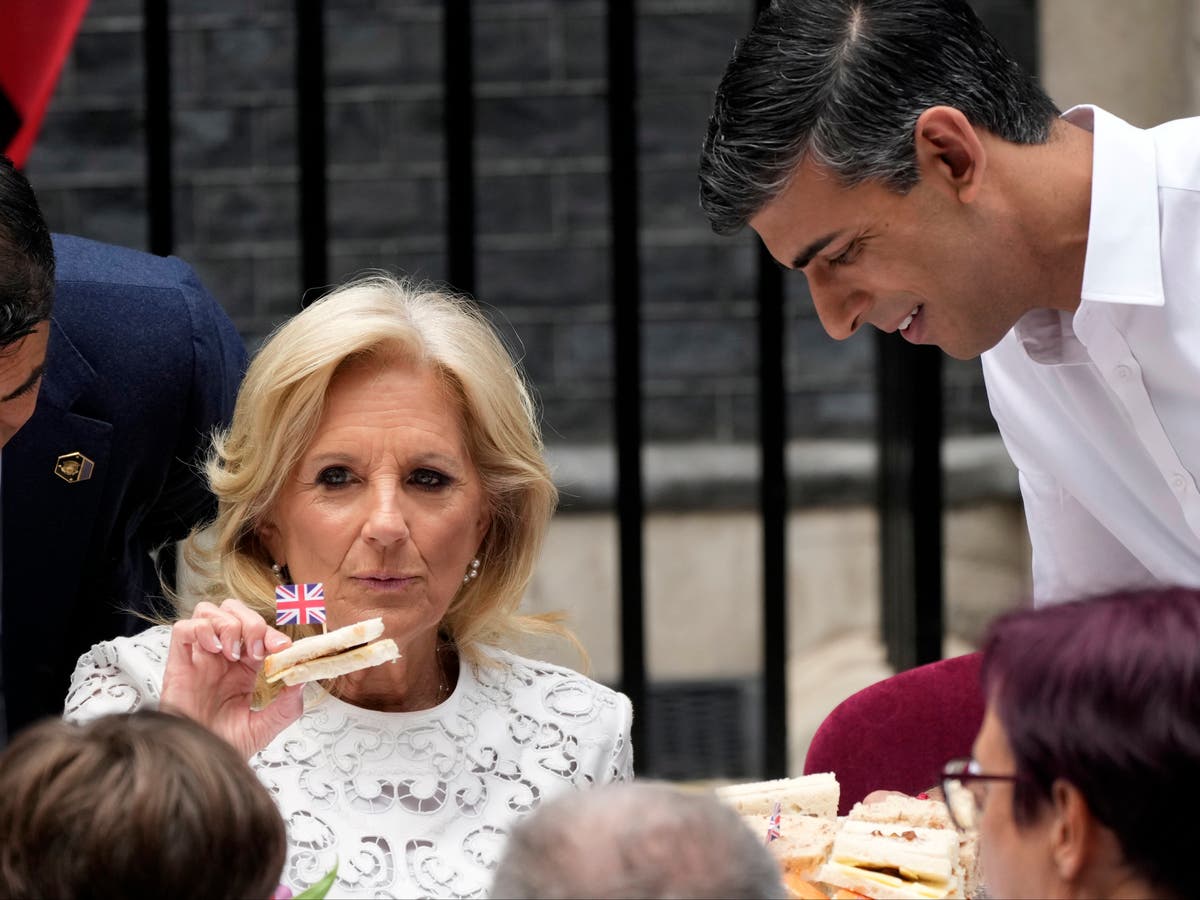 Jill Biden appears to inspect cheese and pickle sandwich at coronation big lunch with Rishi Sunak