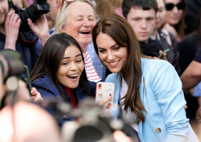 <p>The Princess of Wales poses for a selfie with a concertgoer in Windsor</p>