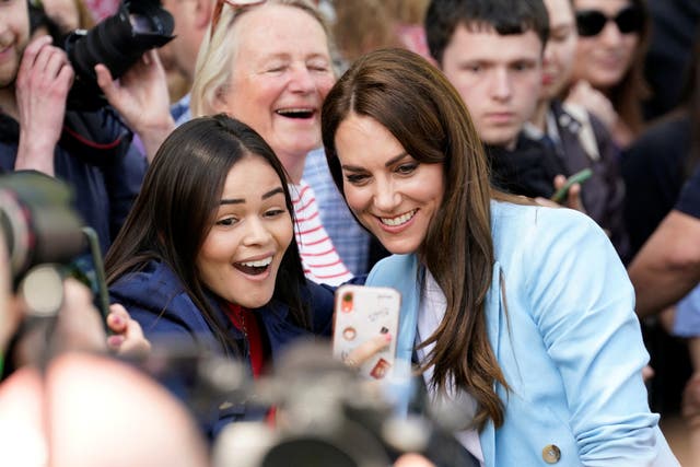 <p>The Princess of Wales poses for a selfie with a concertgoer in Windsor</p>