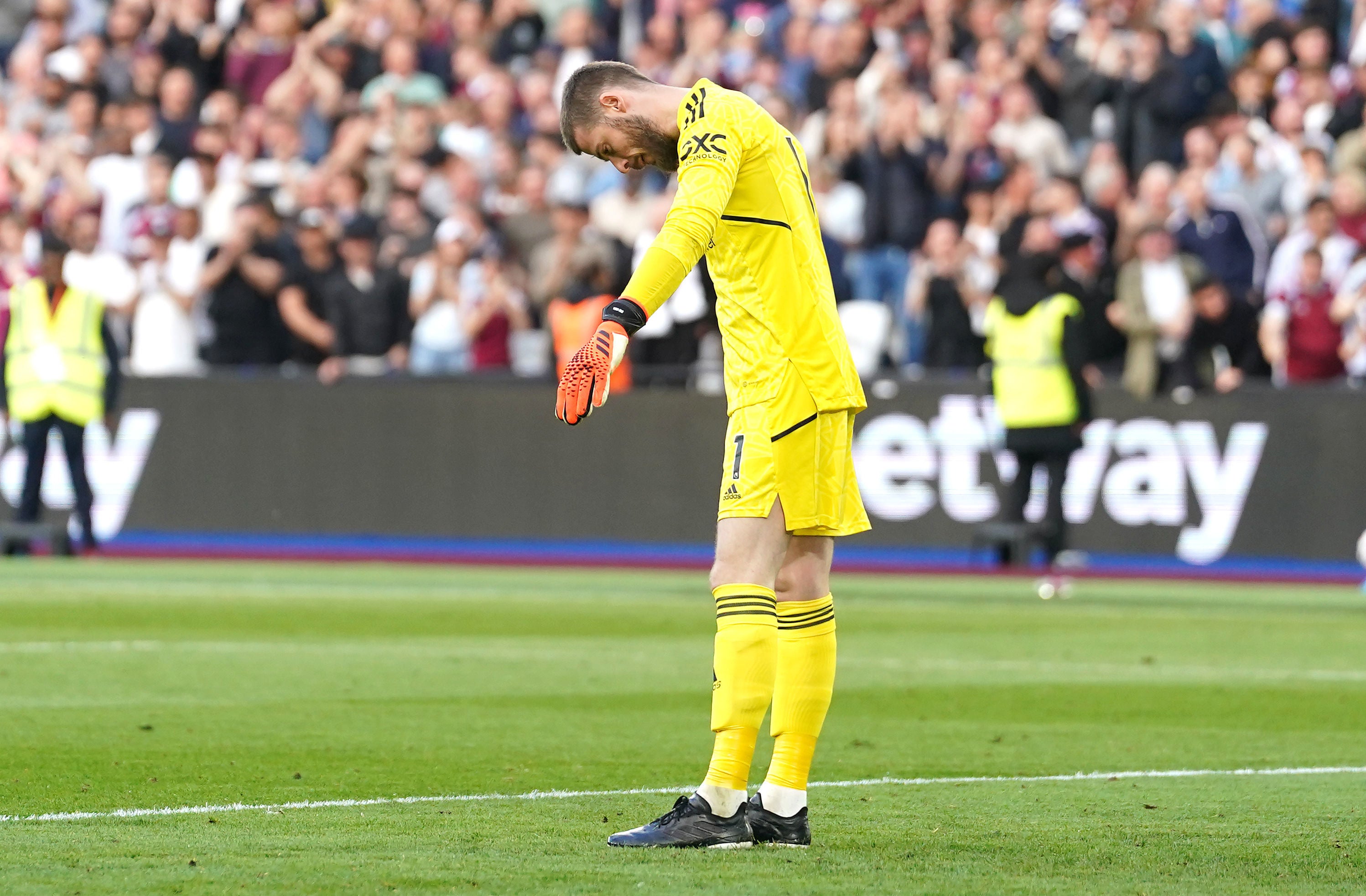 West Ham 1-0 Manchester United: David De Gea howler sees United stumble in  Premier League top-four race - Eurosport