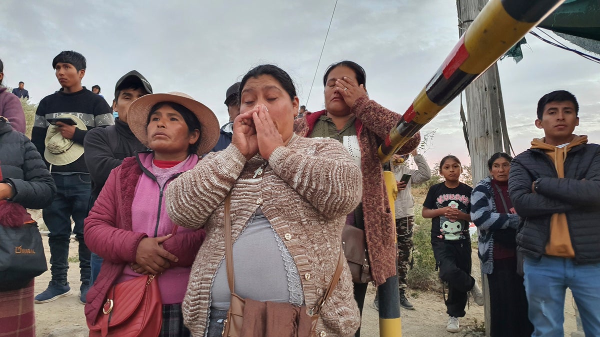 Fire in gold mine kills at least 27, Peruvian officials say