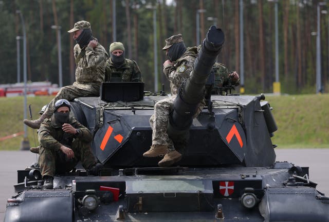 <p>Ukrainians sat on a Leopard 1 tank </p>