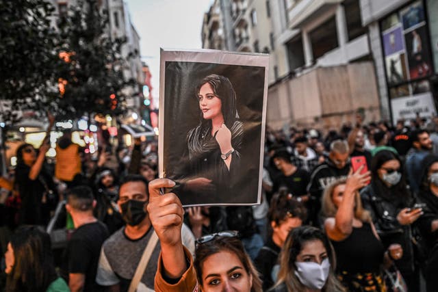 <p>File.  Protester holds a portrait of Mahsa Amini  during a demonstration in support of Amini, a young Iranian woman who died after being arrested in Tehran by the Islamic Republic's morality police, on Istiklal avenue in Istanbul on 20 September  2022</p>