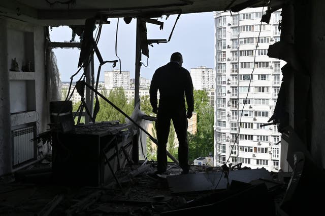 <p>Vitali Klitschko, mayor of Kyiv, inspects homes destroyed by Russian drones on Monday</p>
