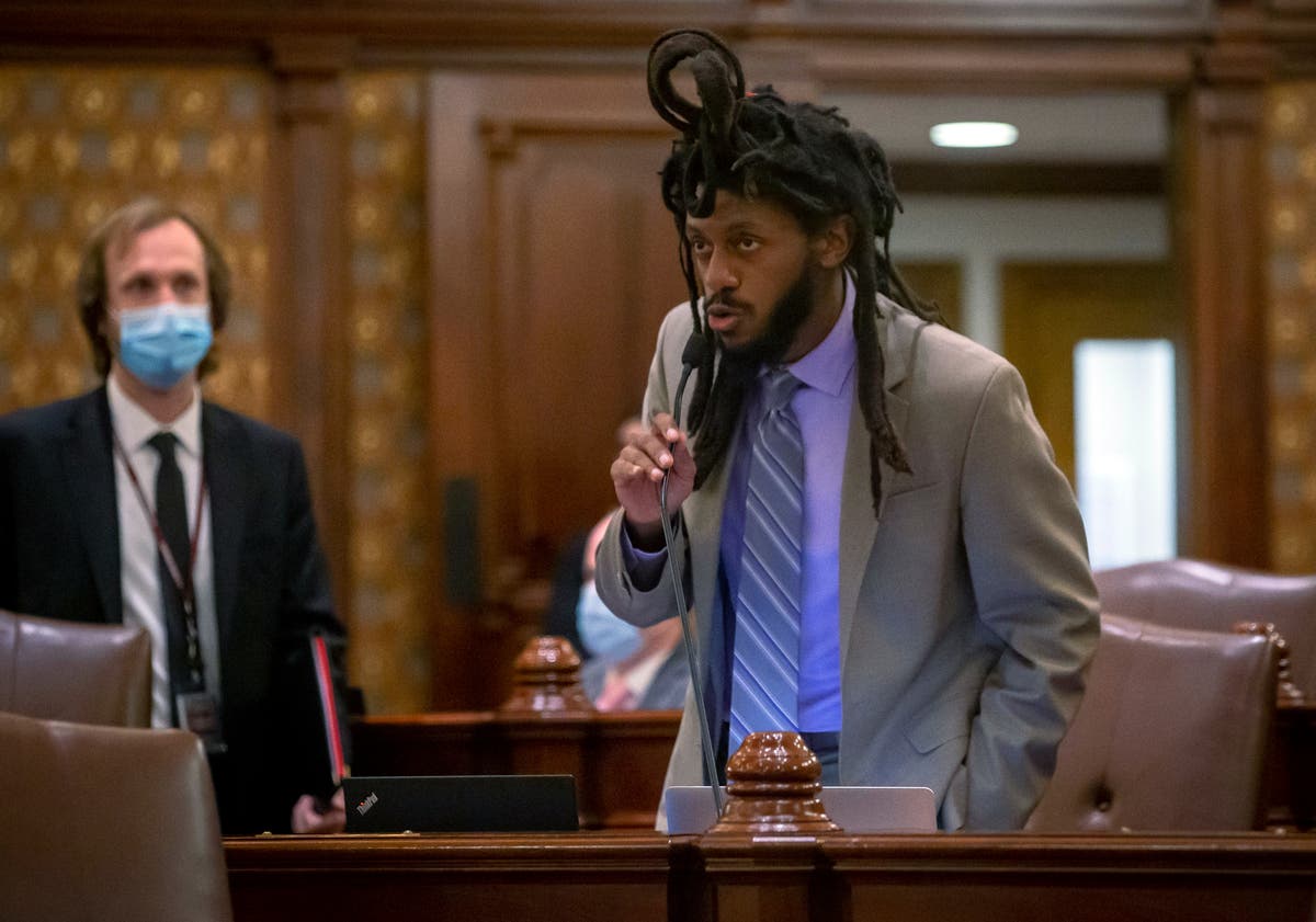 Illinois bergerak menuju inklusivitas gender ketika negara lain mulai menjauh