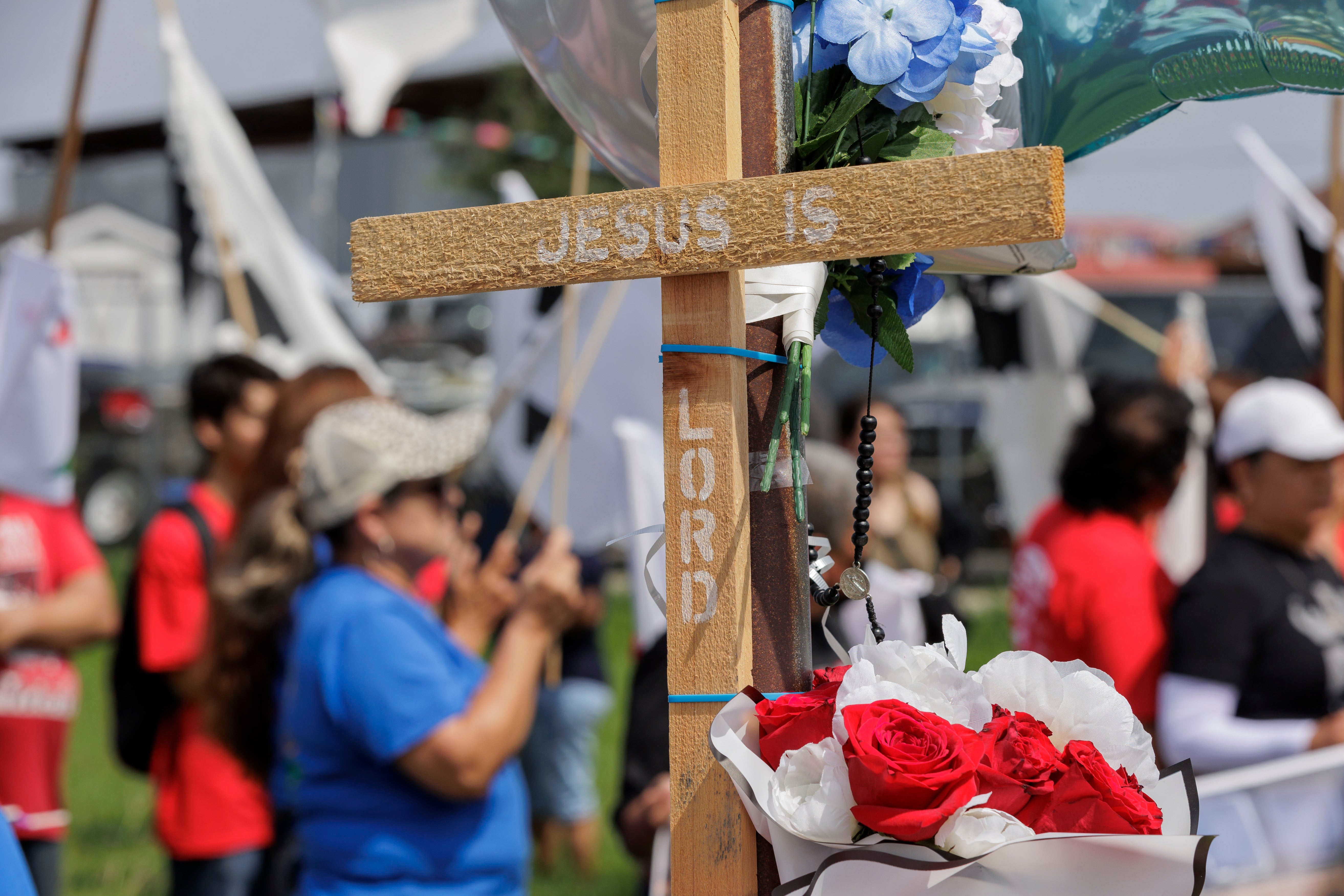 pA cross setup at a memorial at a vigil for 8 migrants that were run over and killed yesterday waiting at a bus stop on 8 May 2023 in Brownsville, Texas/p