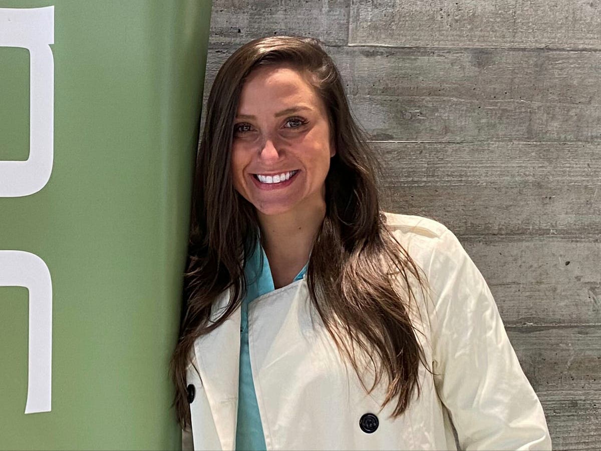 Penulis yang berkabung sekarang dituduh melakukan pembunuhan yang diduga menggunakan koktail yang dicampur fentanil untuk membunuh manusia