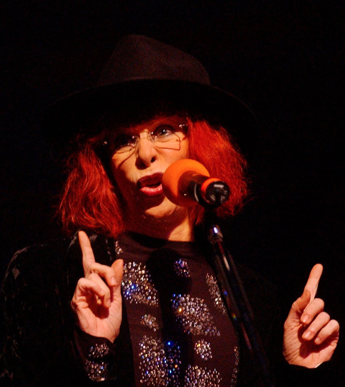 Country Music World Mourns: Mom'S Death Rocks The Industry - 2pkq07p