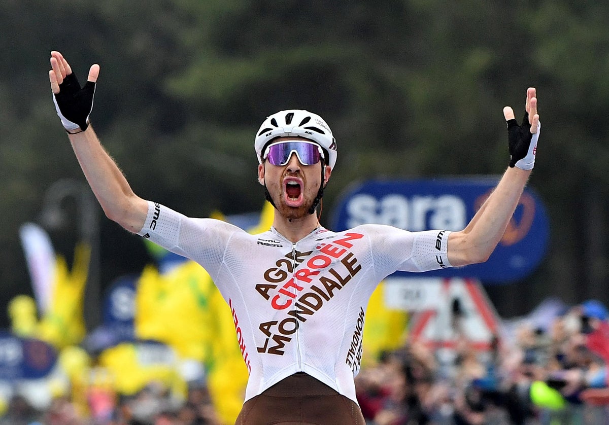 Giro d'Italia: Aurelien Paret-Peintre wins stage four as Andreas Leknessund  claims lead | The Independent