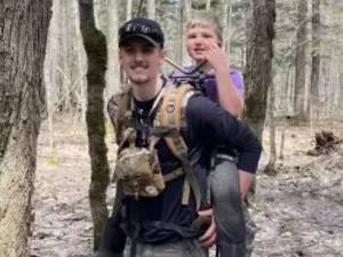 Anak laki-laki berusia delapan tahun yang hilang saat berkemah keluarga mengatakan dia ‘berdoa agar dia ditemukan’