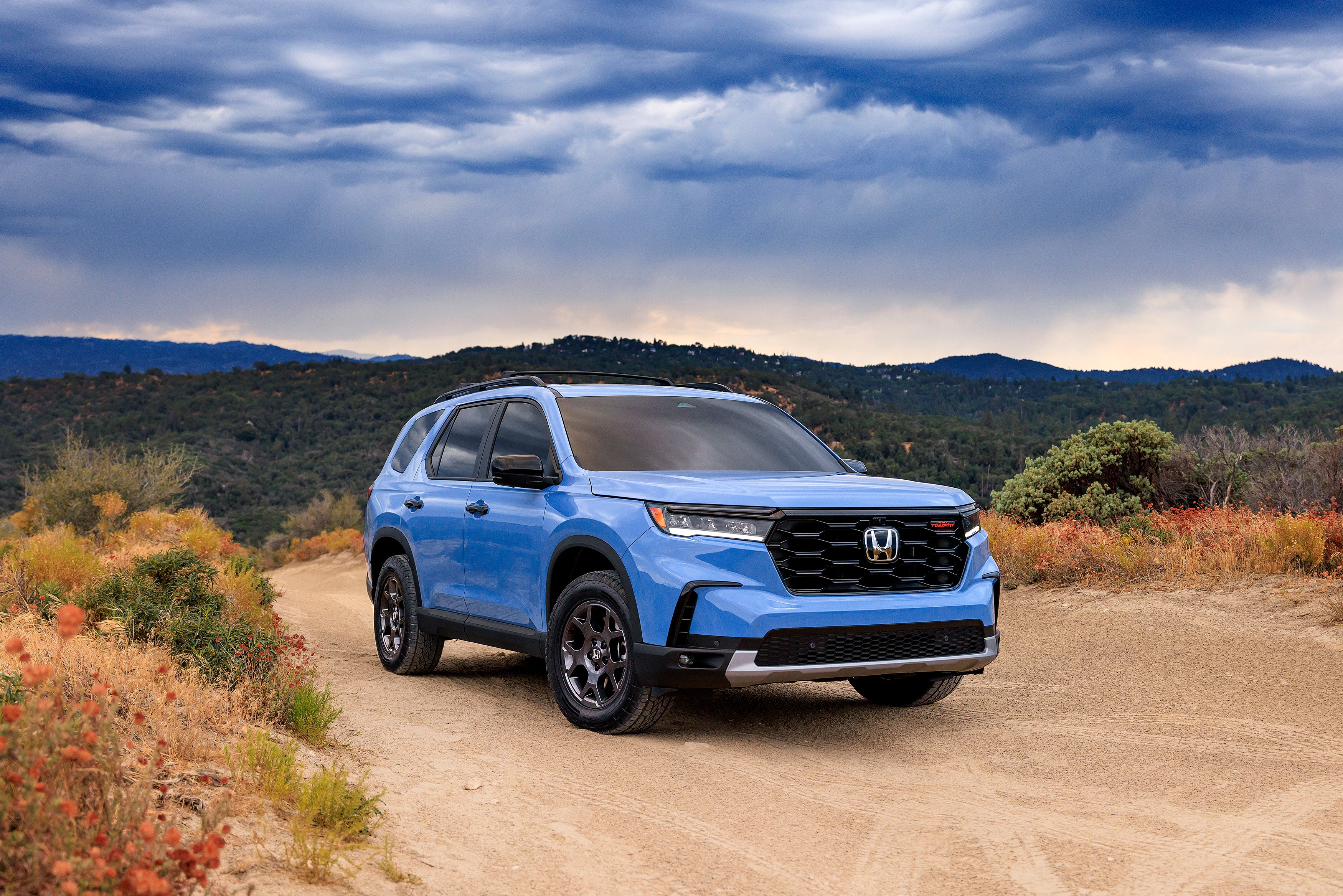 Behind_The_Wheel_Honda_Pilot_vs_Hyundai_Palisade_06380.jpg?width=1200\u0026height=1200\u0026fit=crop