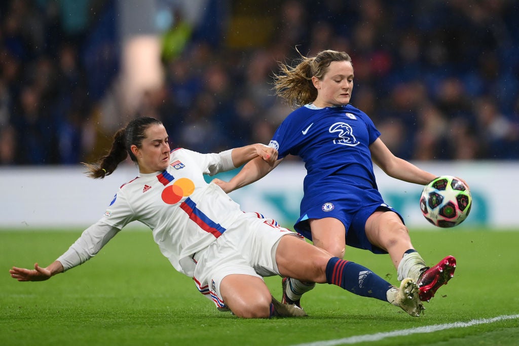 Cuthbert challenges Lyon’s Sara Dabritz at Stamford Bridge