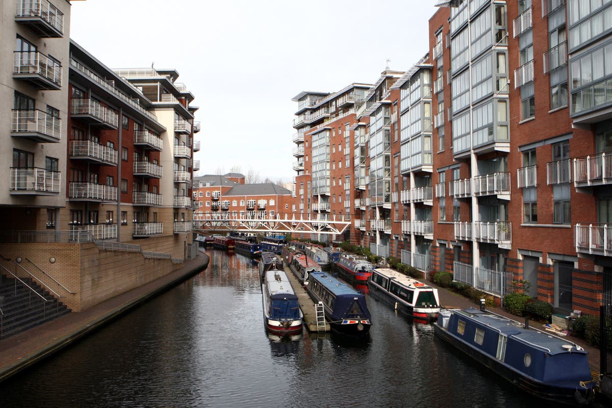 UK households paid £1.05bn in higher mortgage payments since mini-budget last year, Labour claims