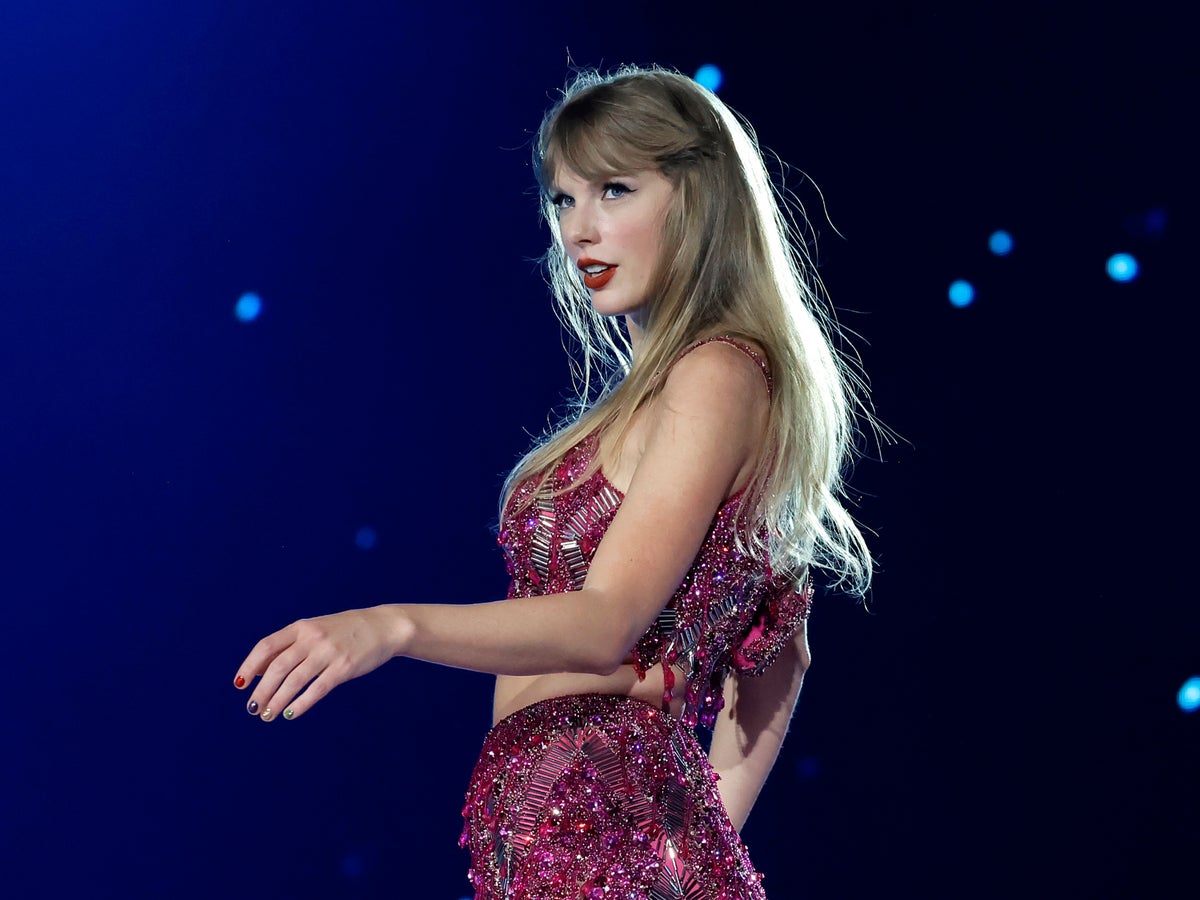 Taylor Swift praised for interrupting Eras concert to defend fan