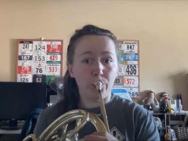 <p>One Delta customer leant into the hold music</p>