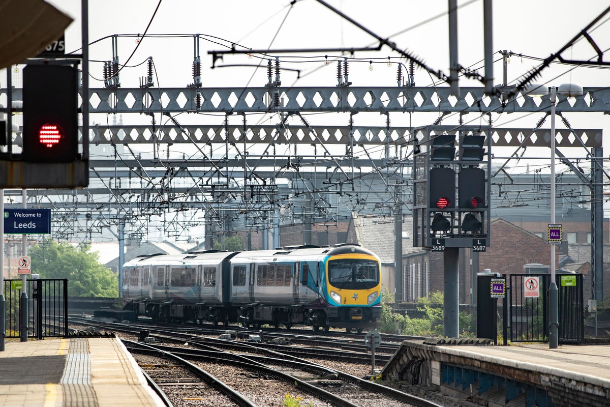 How would Labour’s plan to nationalise the railways work?