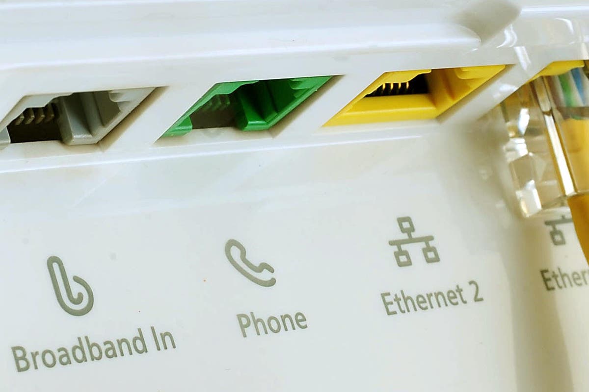 Sebagian besar daerah tertinggal kini berada di jalur broadband lambat, kata LGA