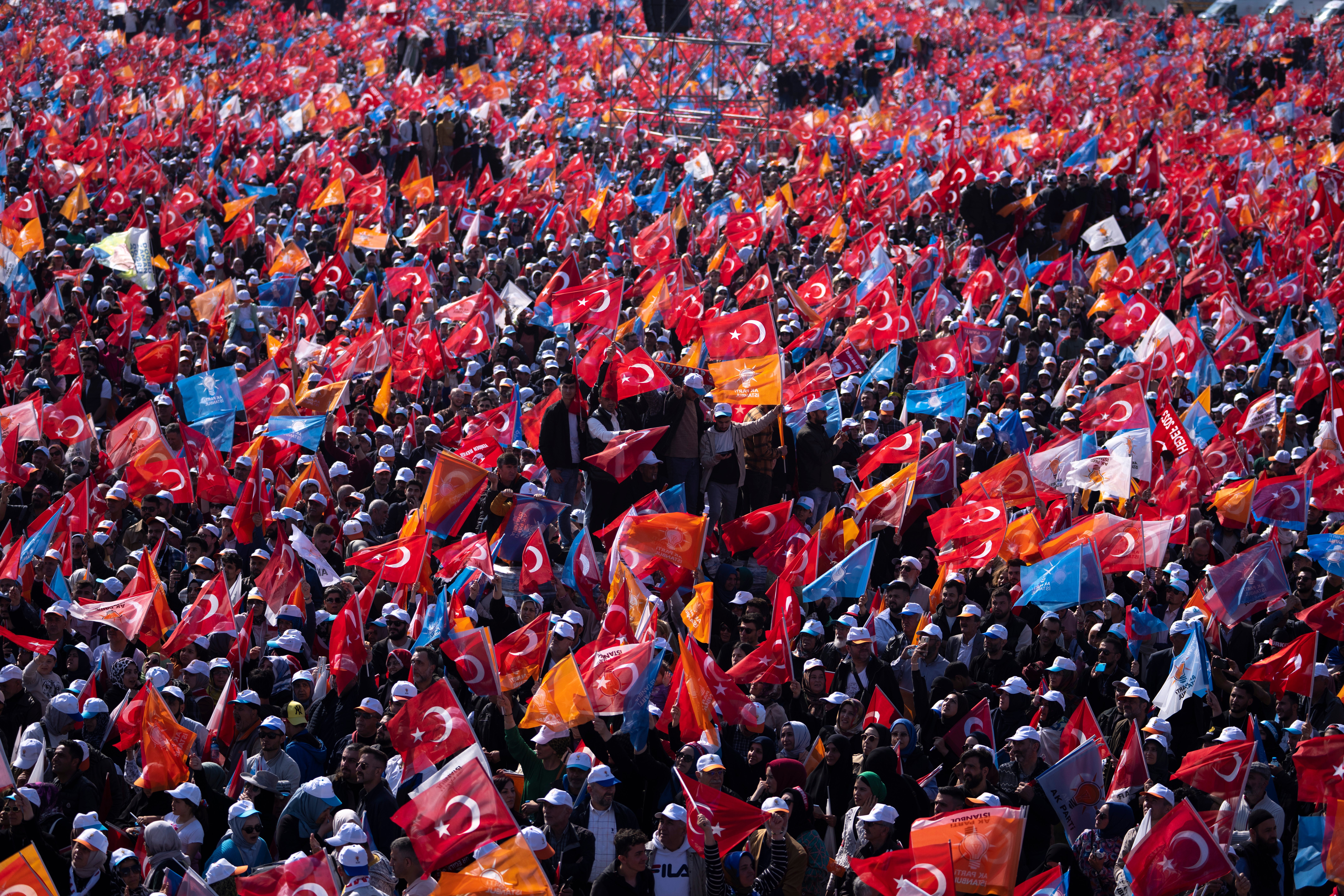 <p>Supporters of President Recep Tayyip Erdogan attend a rally in Istanbul </p>