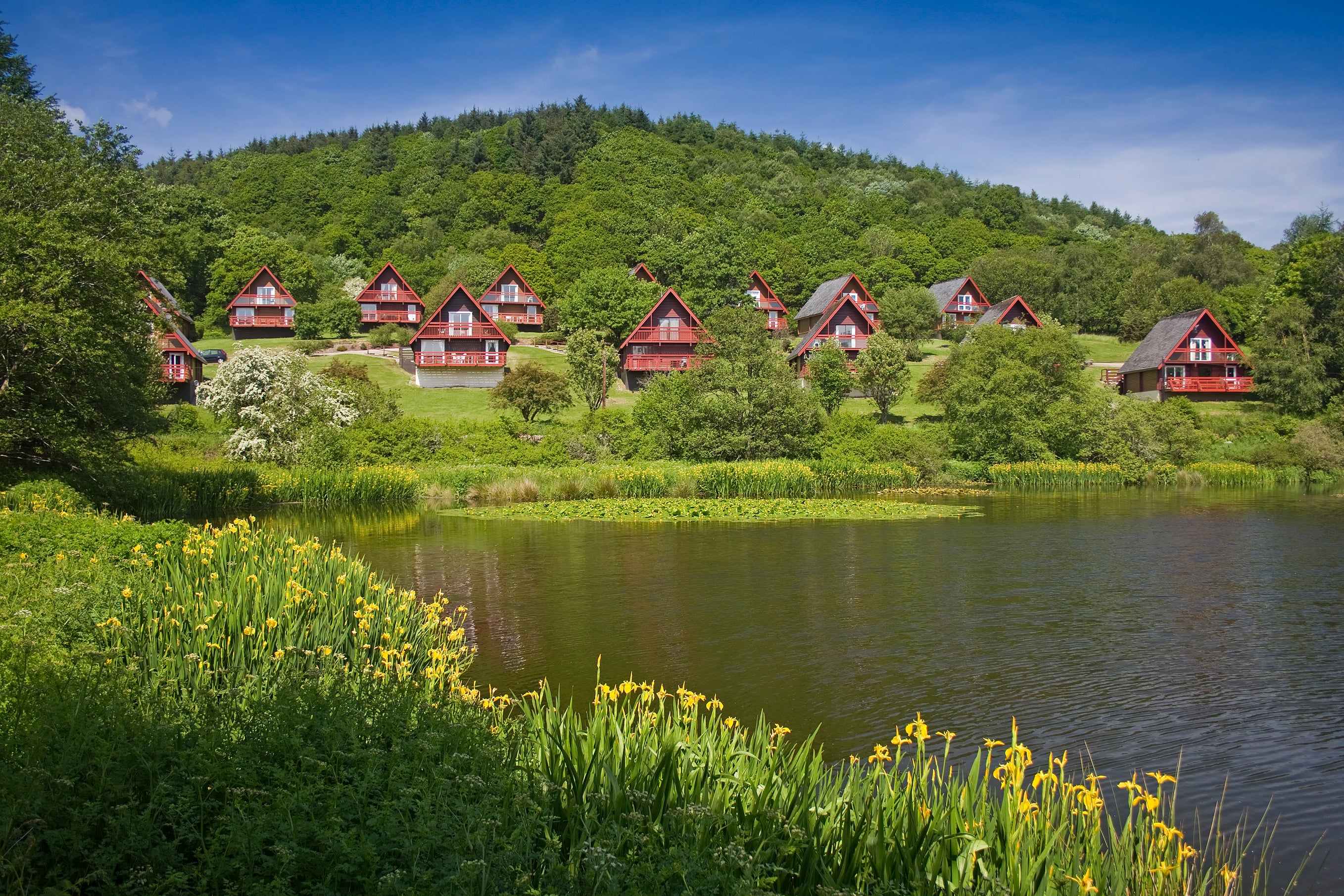 Enjoy the breathtaking view of Barend Loch from the Barend Holiday Village lodges