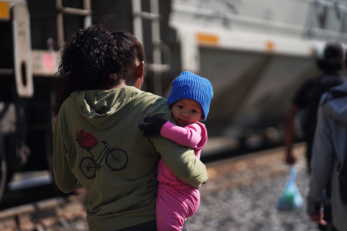 ‘Yang kami inginkan hanyalah aman’: Para migran bergerak ke utara menjelang akhir Judul 42