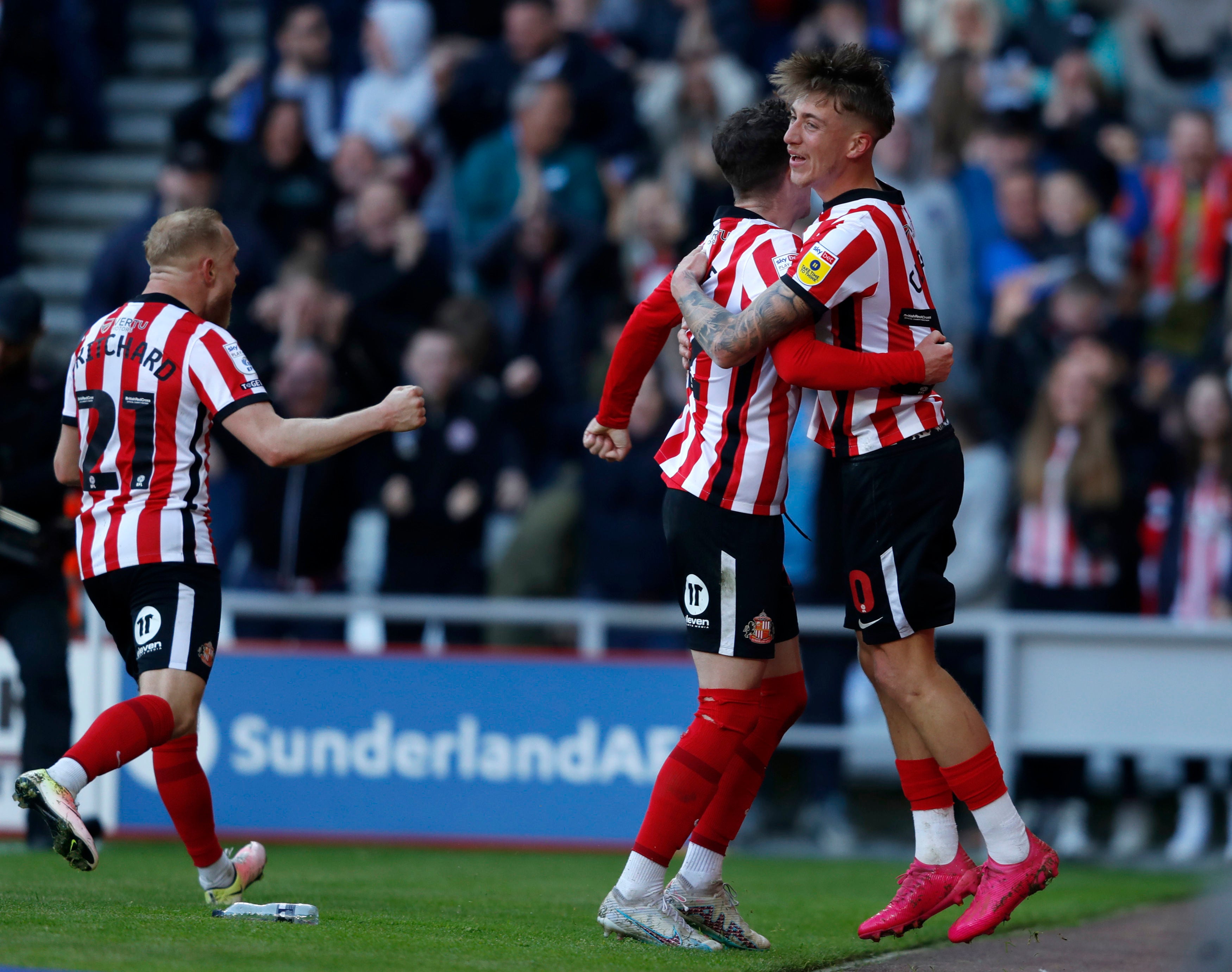 Sunderland come from behind to beat Luton in Championship play-off