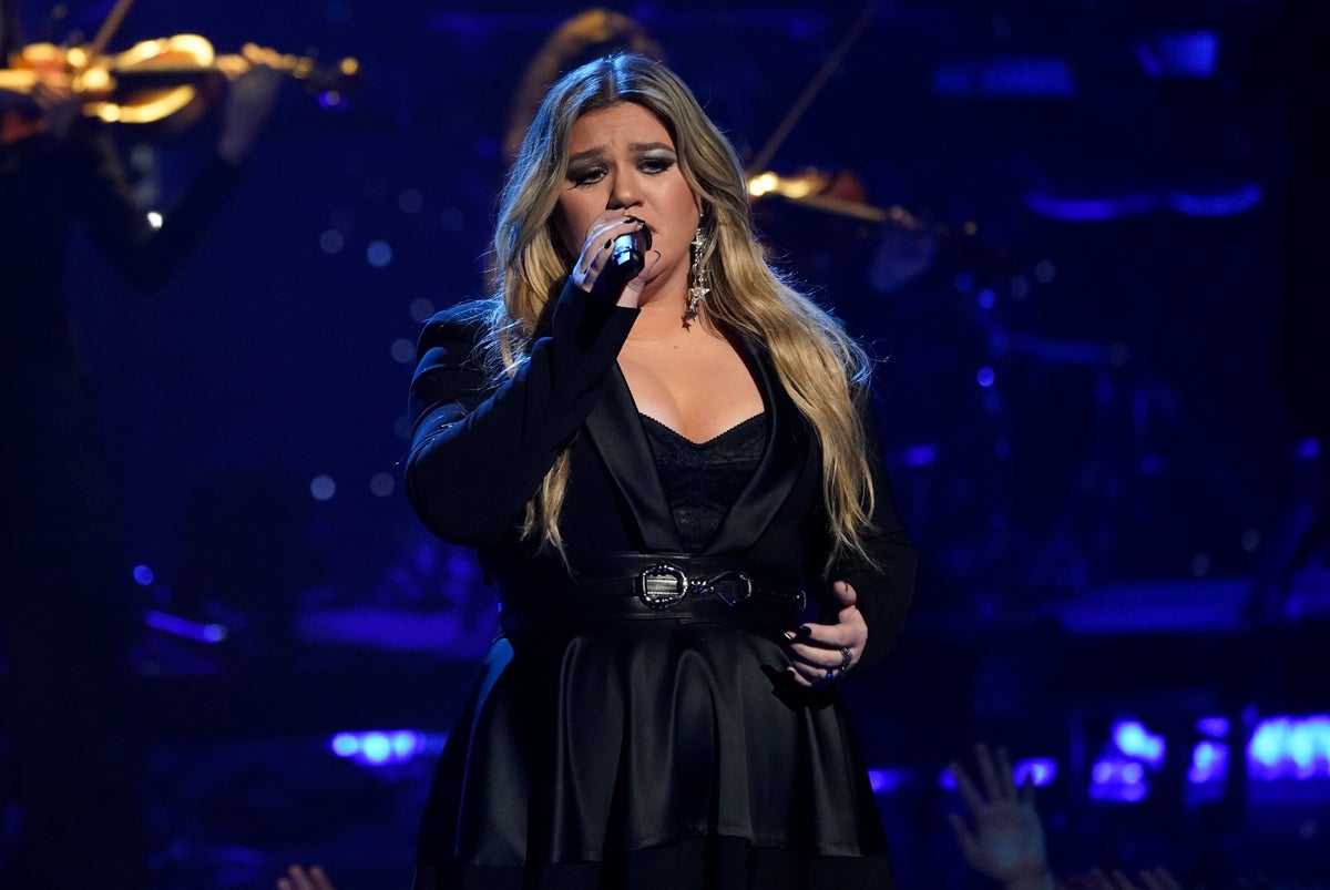 Kelly Clarkson responds to report accusing her daytime talk show of being a toxic workplace