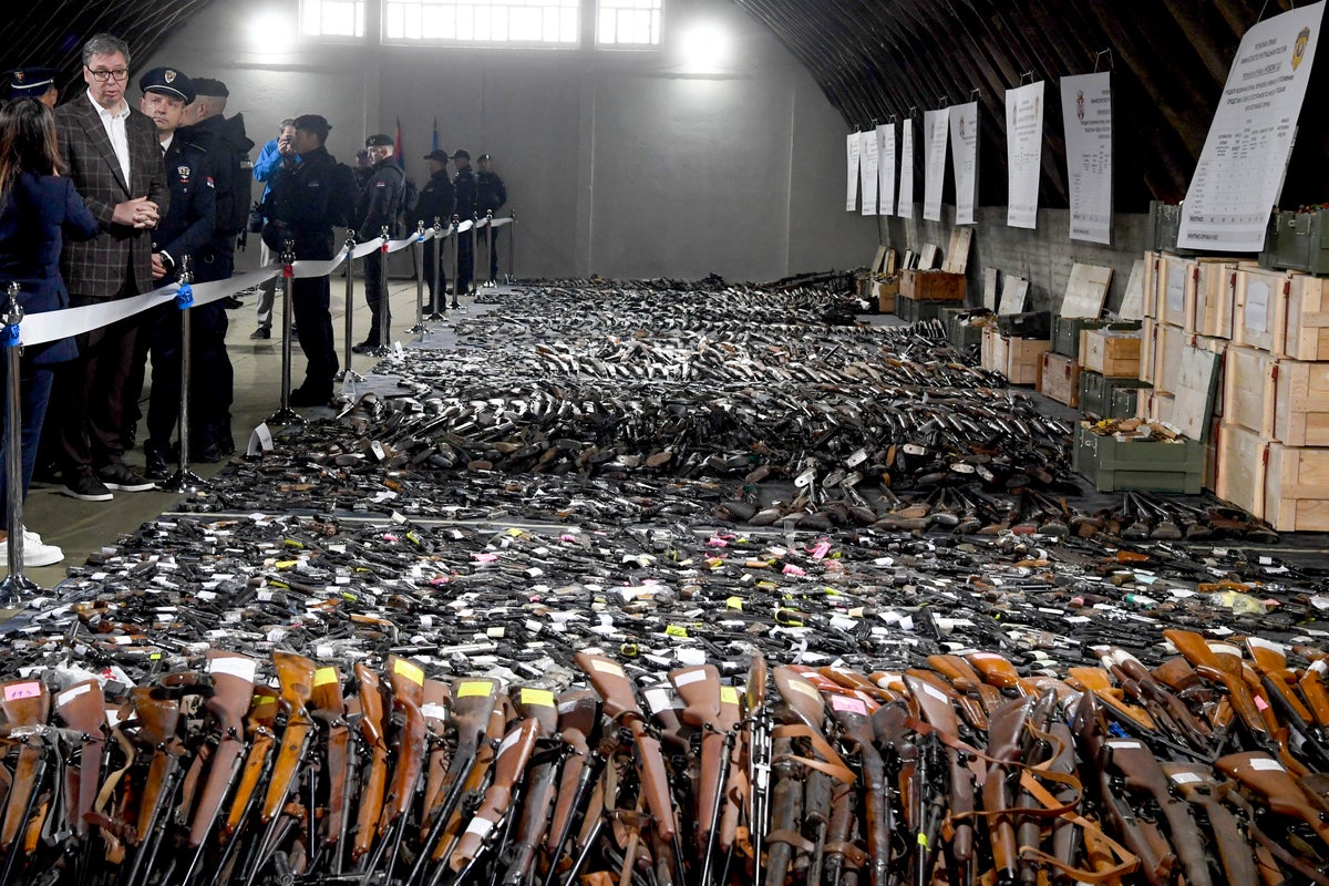 Sırbistan: Af kapsamında roketatarlar da dahil olmak üzere 13.500 silah toplandı