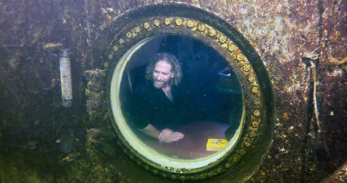 He likes to be, under the sea: Florida man sets record for living underwater