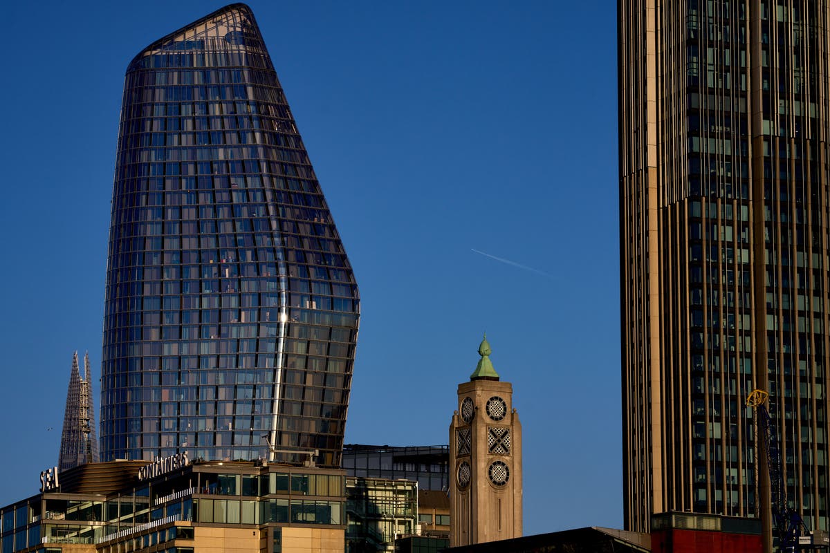 FTSE starts week in the green amid rising commodity prices