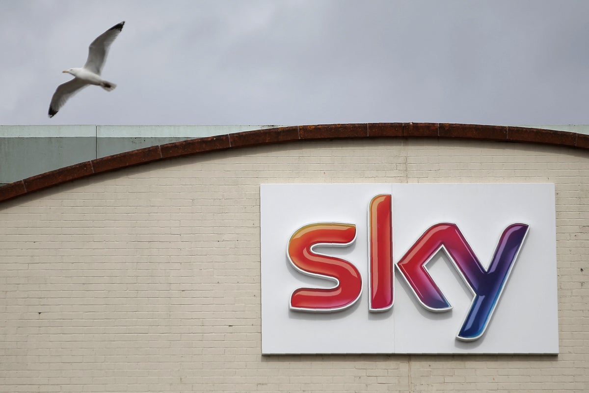 Sky Mobile down – live:  Network provider ‘working’ to fix issues after mass outage