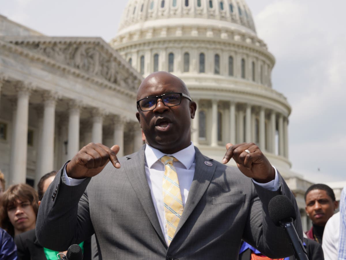 Kaum progresif tidak menyetujui persyaratan kerja untuk kesejahteraan dalam negosiasi batas utang