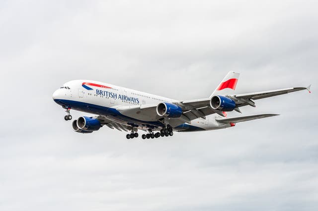 <p>A British Airways flight on approach to Heathrow </p>