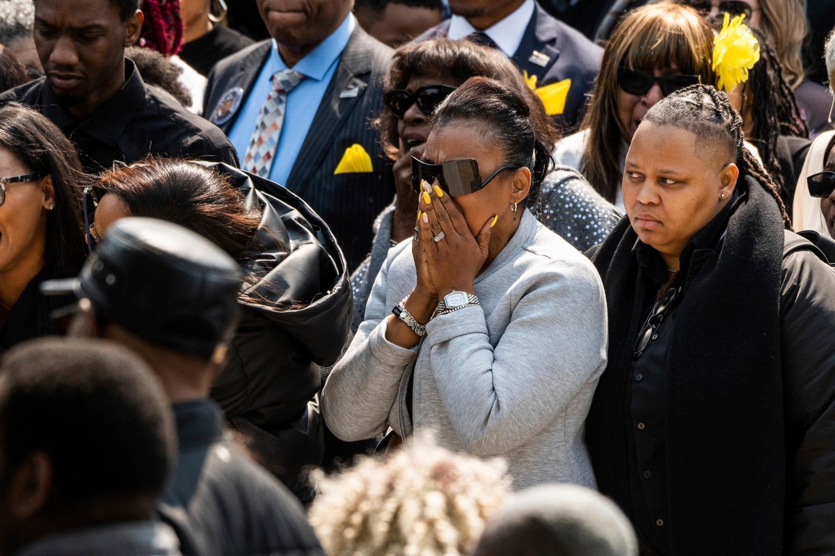 Hundreds attend funeral of Chicago cop fatally shot during exchange of gunfire with youths