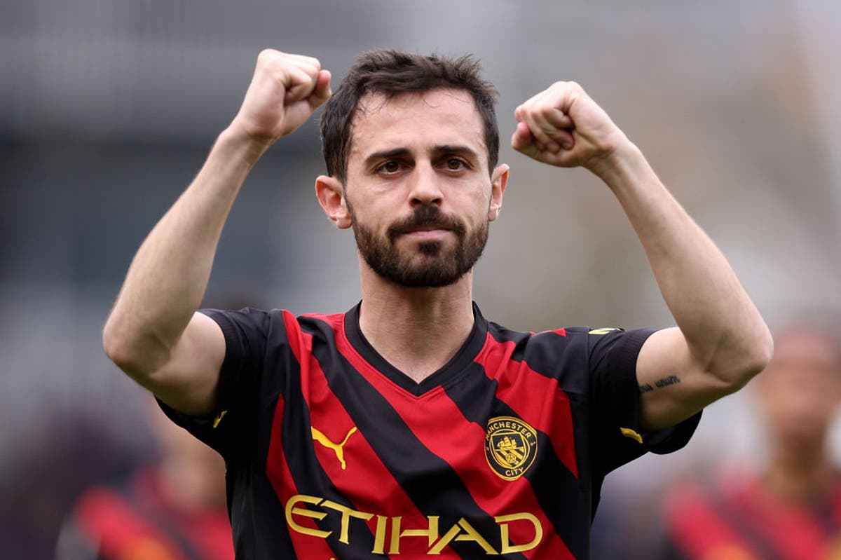 Transfer rumours: Man Utd &lsquo;agree terms&rsquo; with Napoli defender and PSG target Man City star Bernardo Silva
