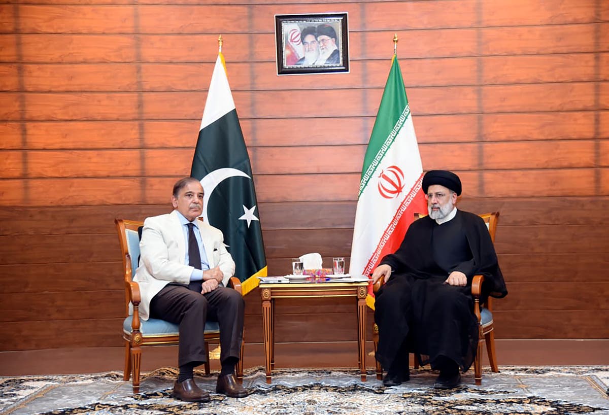 Top leaders of Pakistan, Iran inaugurate border market in their first meeting in 10 years