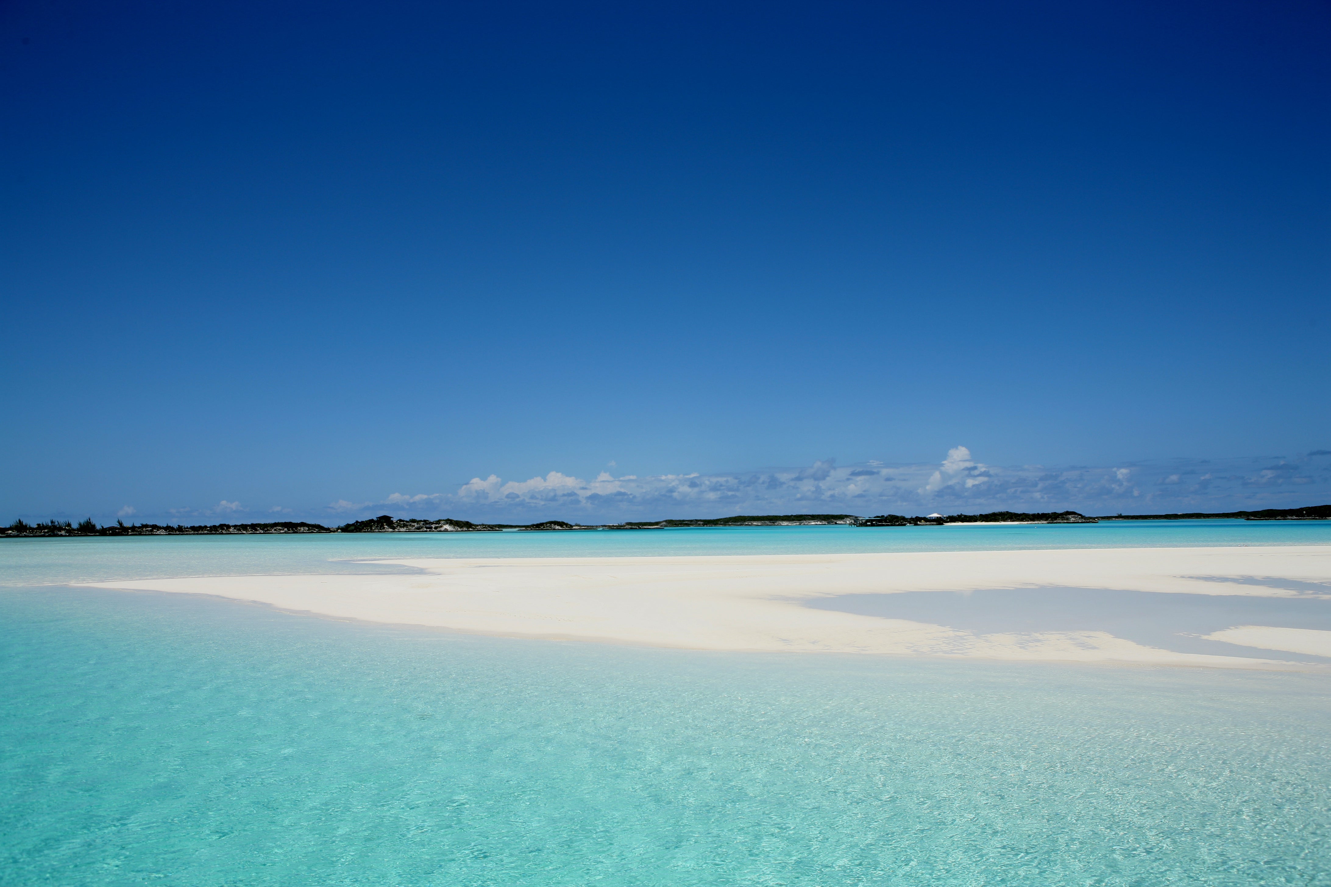 Sandbars and islands in the Bahamas