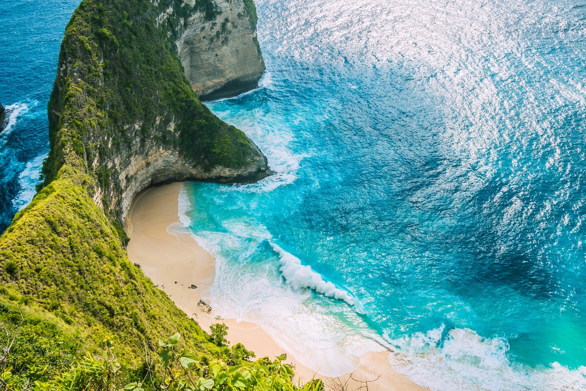 Australian ecologist dies following fall at Kelingking Beach in Indonesia