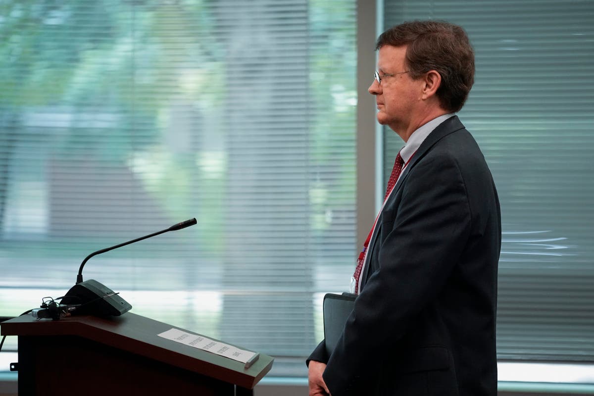 Komisi Tennessee berhenti membebaskan mantan perwira yang didakwa atas kematian Tire Nichols