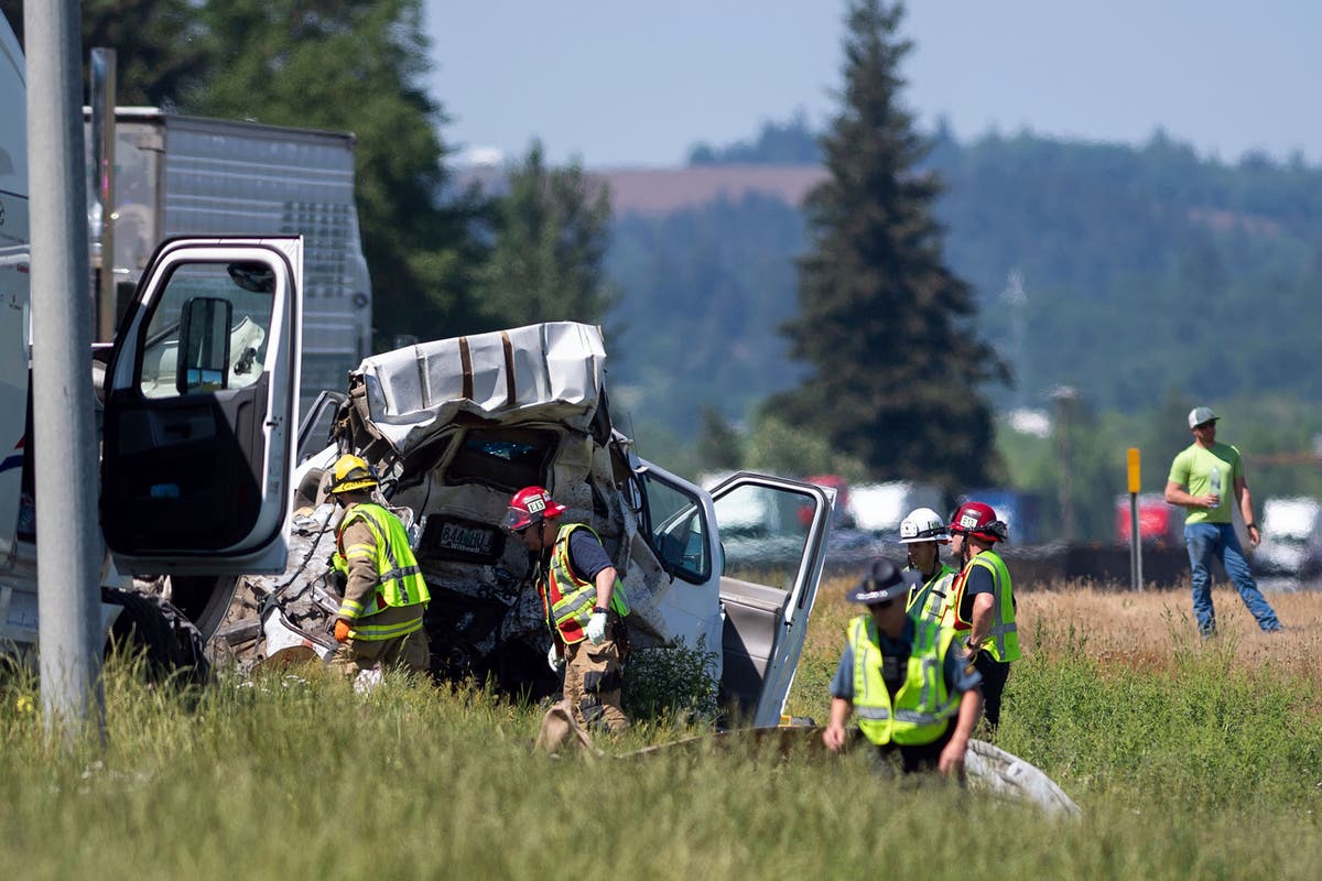 7 dead in vehicle crash on Interstate 5 in Oregon