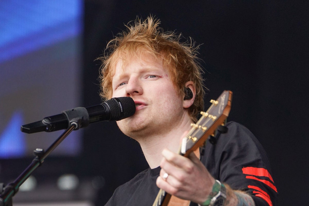 Ed Sheeran surprises a music class with an intimate gig