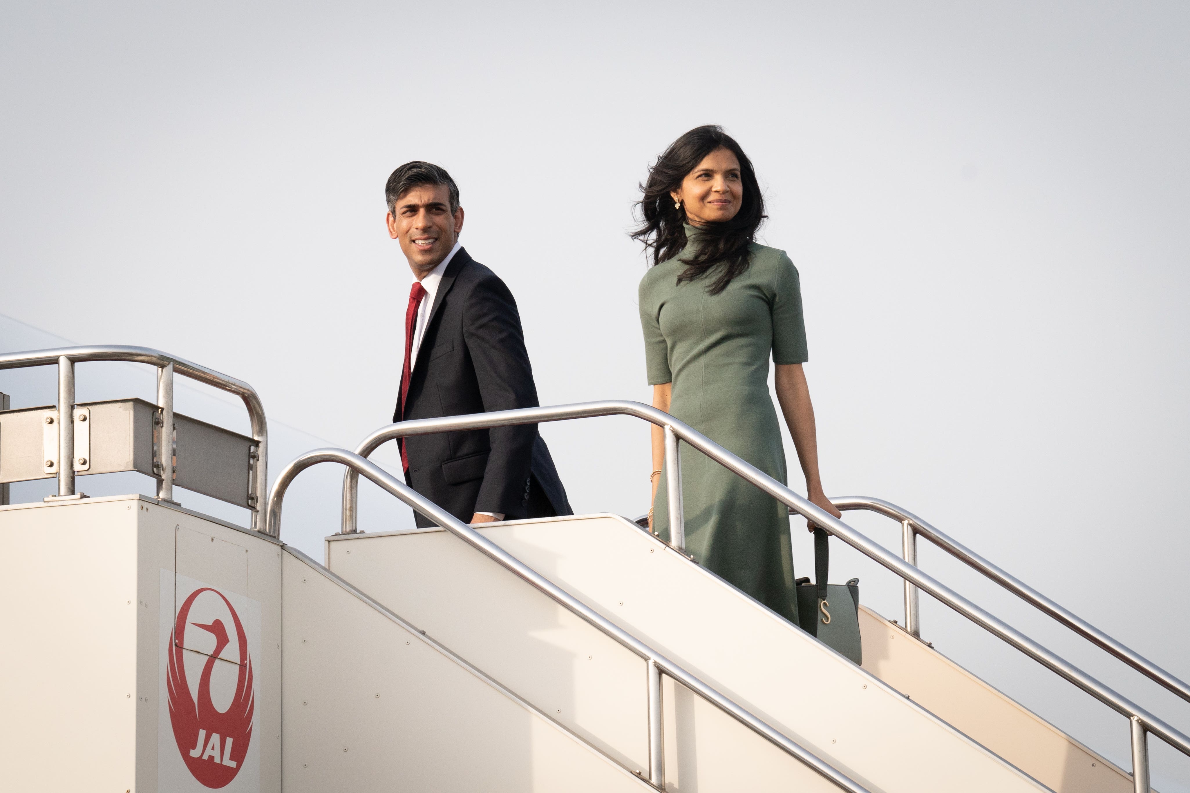 Rishi Sunak and wife Akshata Murtys fortune plummets by £200m in a year The Independent image picture