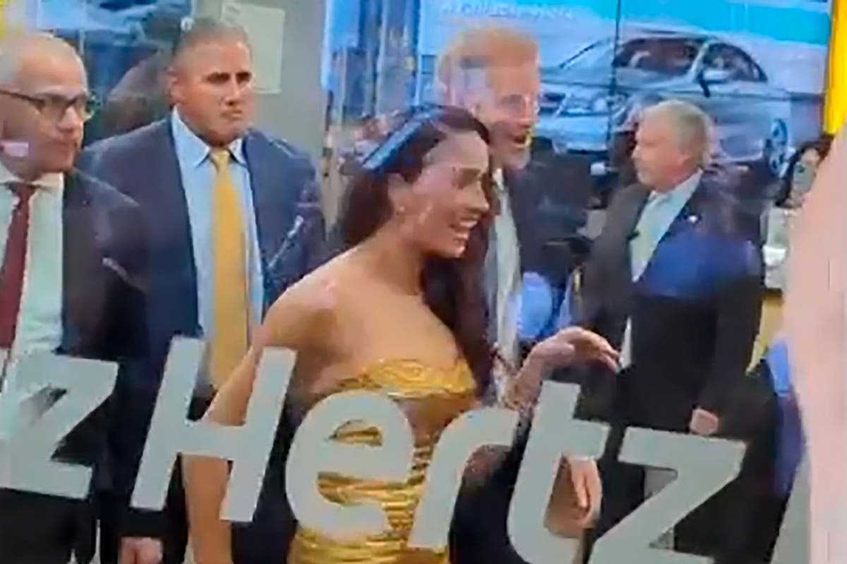 Agency ‘refuses to hand over’ shots of Harry and Meghan taken during ‘car chase’ Agency ‘refuses to hand over’ shots of Harry and Meghan taken during ‘car chase’