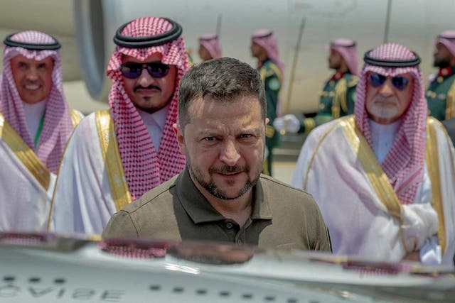<p> Volodymyr Zelensky arrives in Jeddah to participate in the Arab League summit</p>